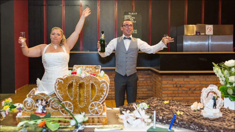 Un savoureux moment du mariage à immortaliser avec des images de qualité professionnelle